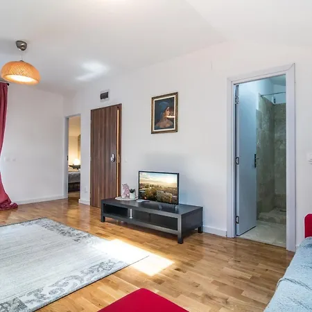 Ficusului Aparthotel *