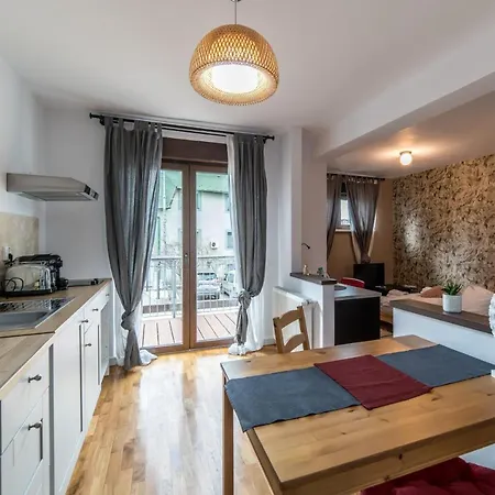 Aparthotel Ficusului *